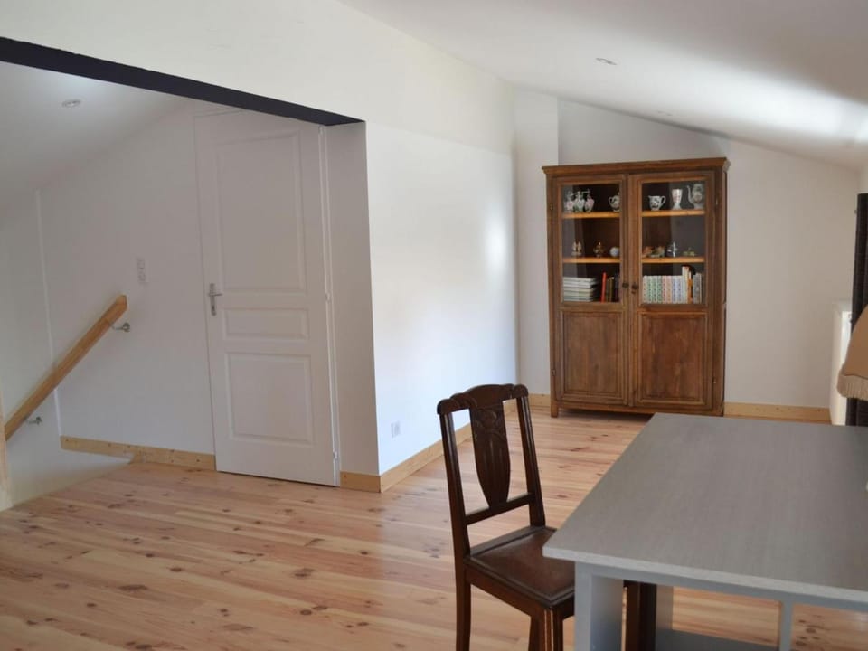 Gîte Charentais avec piscine, terrasse, et pêche - confort moderne et charme rural - FR-1-653-87 House in Nouvelle-Aquitaine