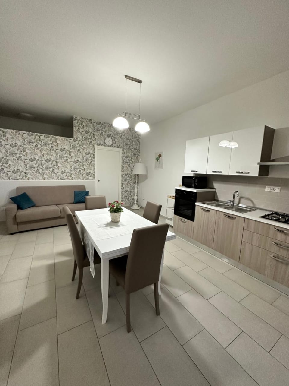 Kitchen or kitchenette, Living room, Seating area, Dining area, minibar, pet friendly, stove