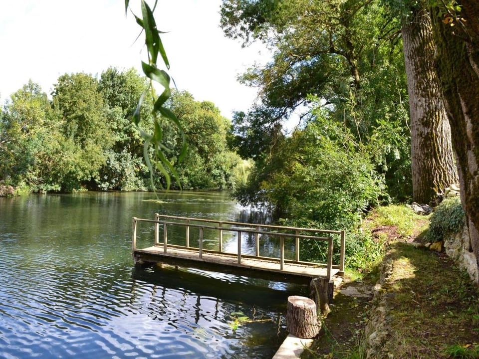 Gîte confortable au bord de la rivière avec Wi-Fi - FR-1-653-117 House in Nouvelle-Aquitaine