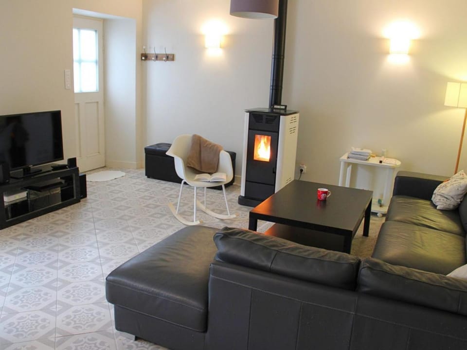 Maison en pierres avec jardin clos à Coulonges, animaux acceptés Country House in Nouvelle-Aquitaine