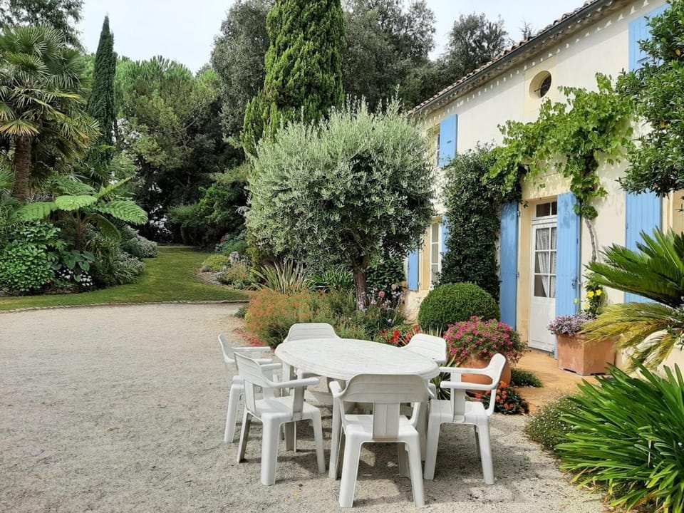 Maison avec Jardin Clos et Cheminée, proche La Rochefoucauld - FR-1-653-164 House in Nouvelle-Aquitaine