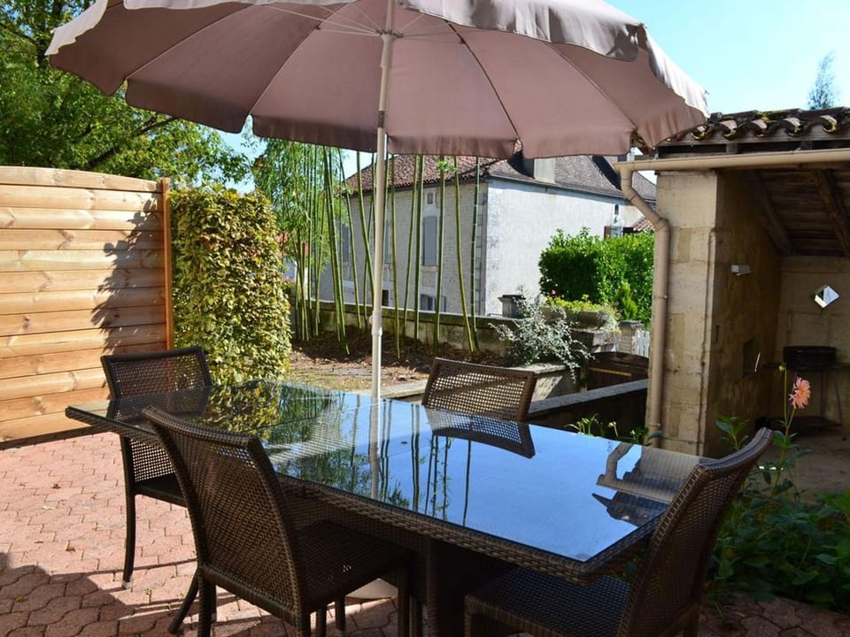 Gîte charmant en Charente avec jardin, animaux acceptés - FR-1-653-177 House in Nouvelle-Aquitaine