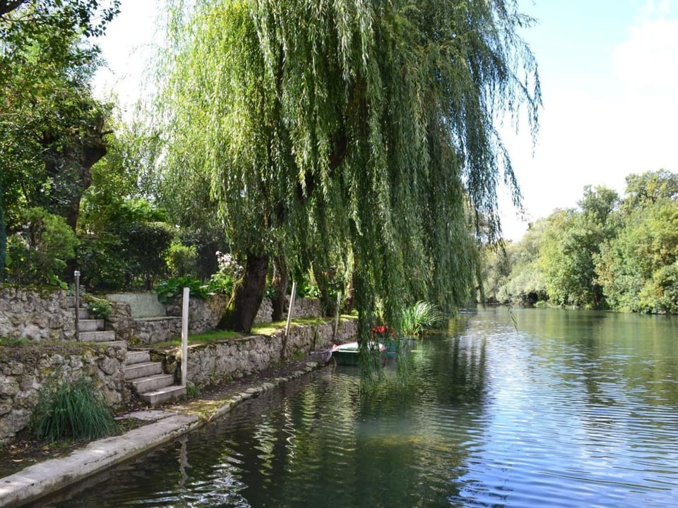 Gîte de pêche au bord de la Charente avec Wifi et parking - FR-1-653-189 House in Nouvelle-Aquitaine