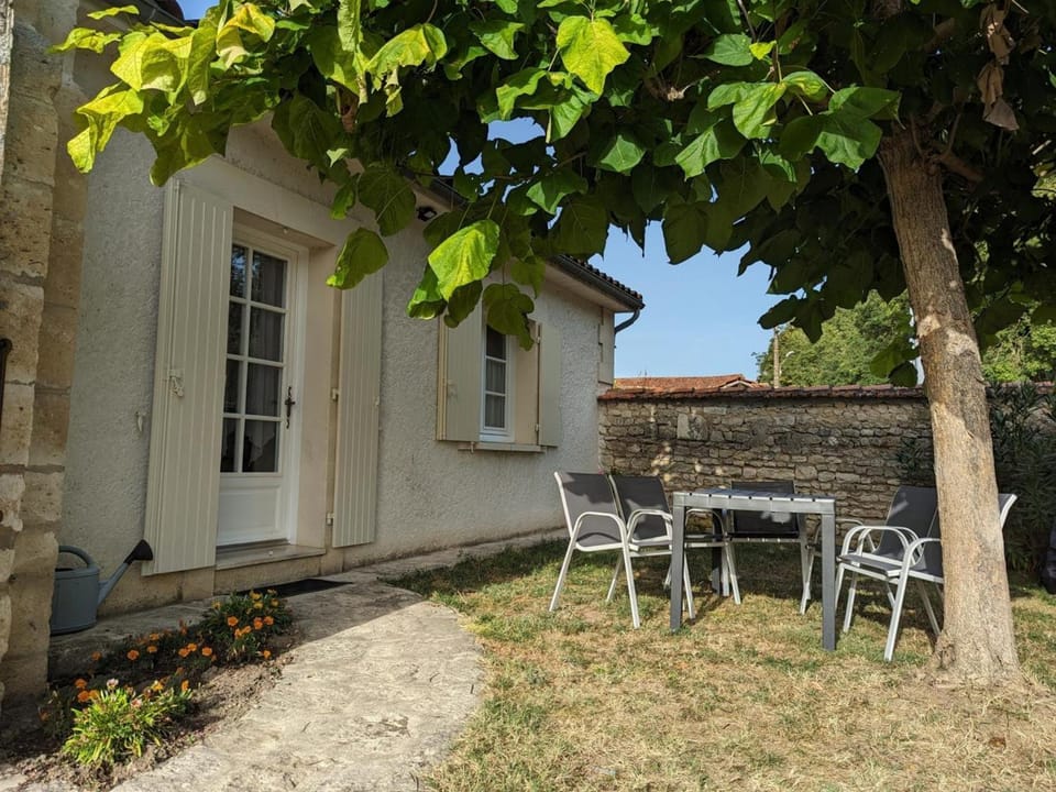 Maison rénovée près d'Angoulême avec jardin privé - FR-1-653-208 House in Nouvelle-Aquitaine