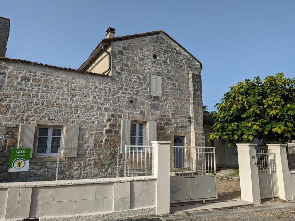 Maison rénovée près d'Angoulême avec jardin privé - FR-1-653-208 House in Nouvelle-Aquitaine
