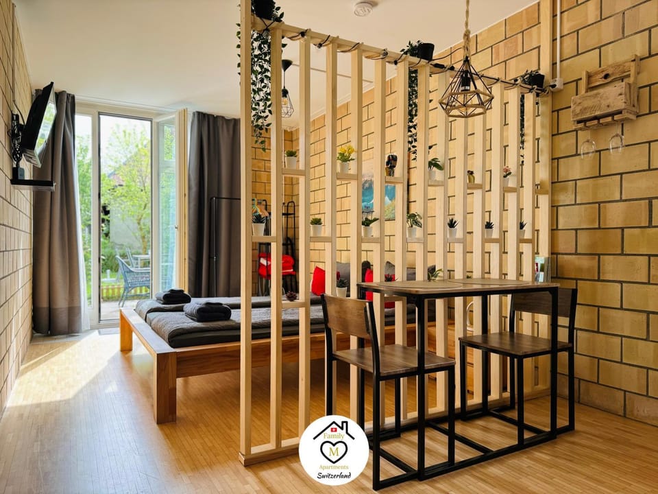 Kitchen or kitchenette, Living room, Seating area, Dining area, Bedroom