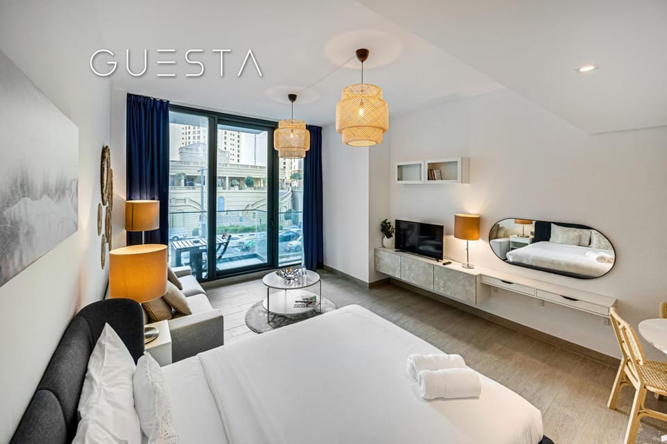 Bed, Photo of the whole room, towels