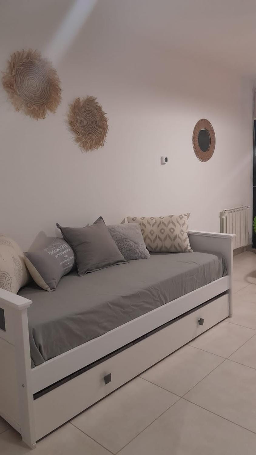Bed, Seating area