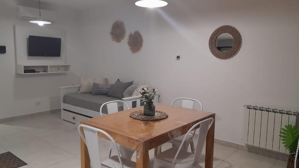 TV and multimedia, Seating area, Dining area