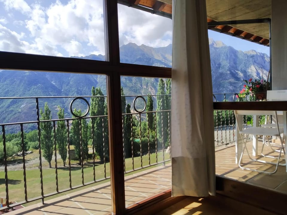 Day, Natural landscape, View (from property/room), Balcony/Terrace, Mountain view