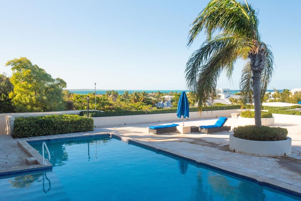 Balcony/Terrace, Pool view, Sea view, Swimming pool, Swimming pool, sunbed