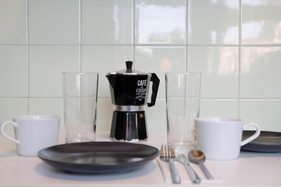 Coffee/tea facilities, Kitchen or kitchenette, Dining area, Breakfast