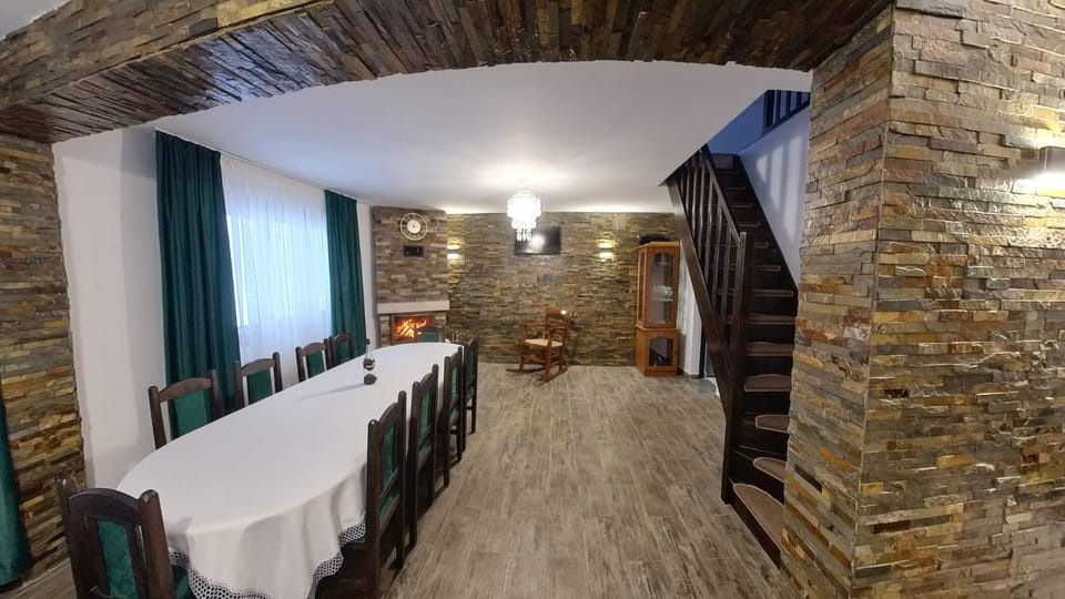 Restaurant/places to eat, Seating area