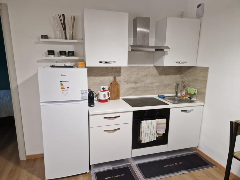 Coffee/tea facilities, Kitchen or kitchenette, pet friendly, stove
