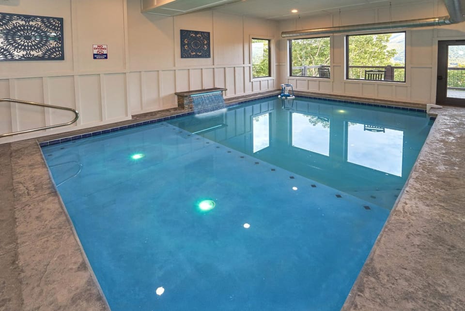 Stunning View Luxury Heated Pool Arcade Theater 12 House in Sevier County