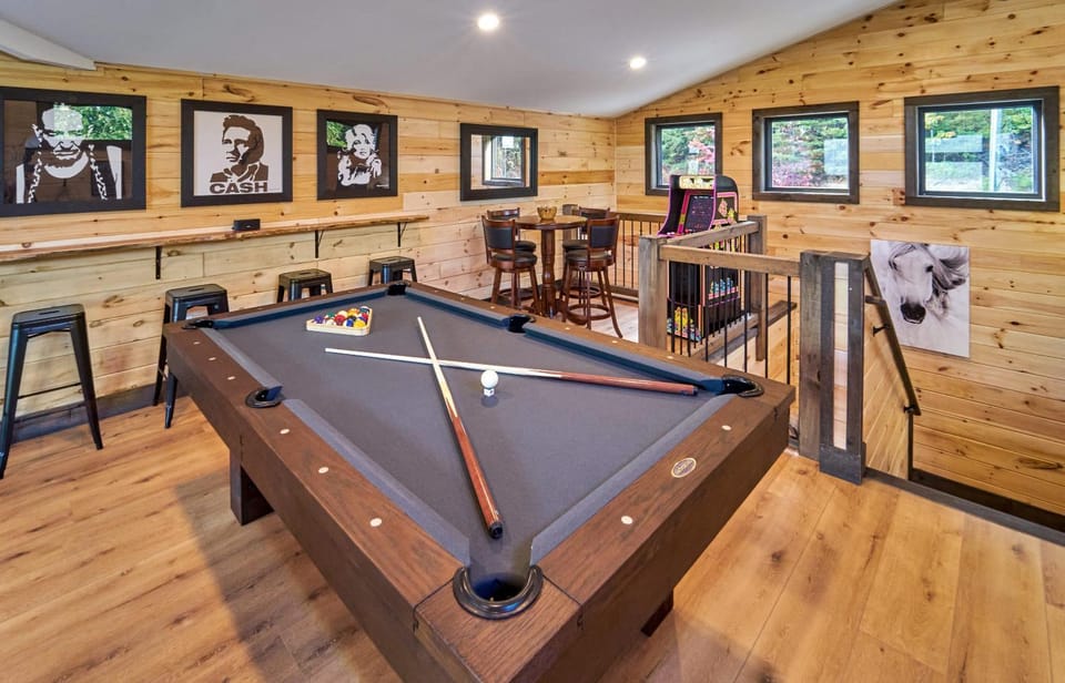 Stunning View Luxury Heated Pool Arcade Theater 12 House in Sevier County