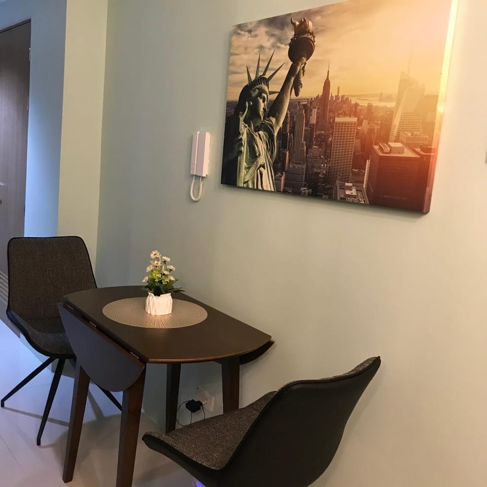 MOA Pasay, Shore 3 Residences - Modern Luxury Condo Apartment in Pasay