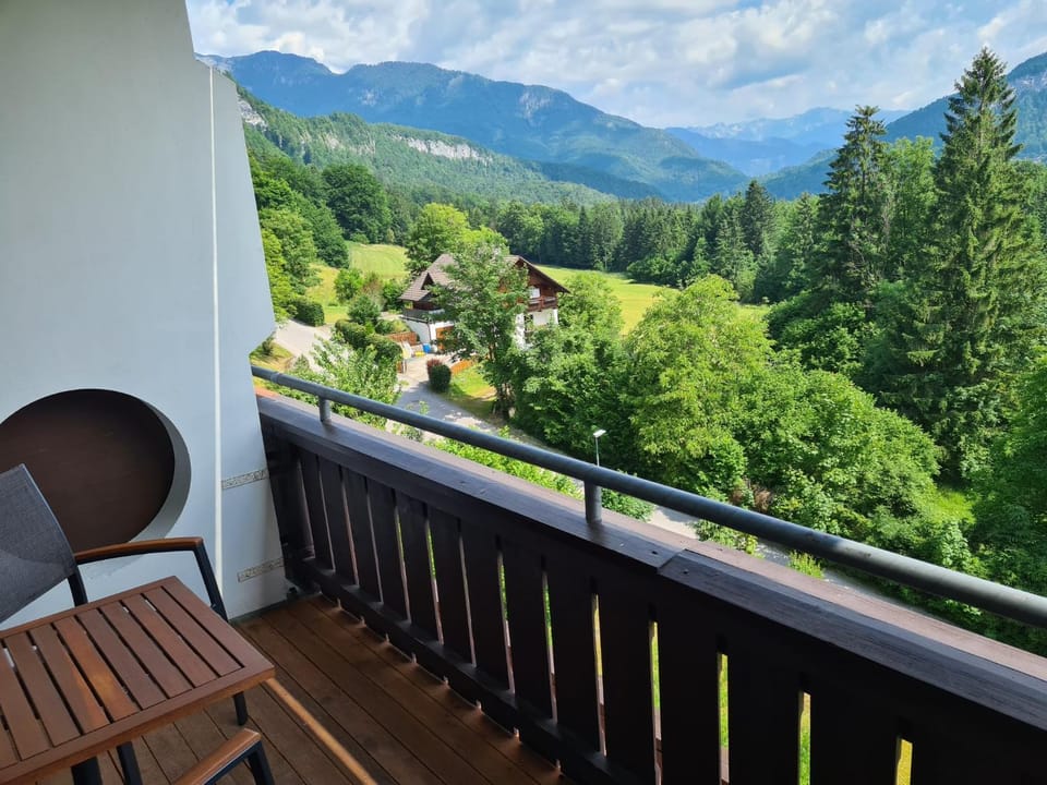 View (from property/room), Balcony/Terrace, Mountain view