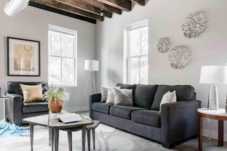 This property is unlisted Apartment in Over The Rhine