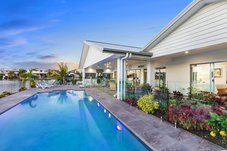 Property building, Garden view, Swimming pool