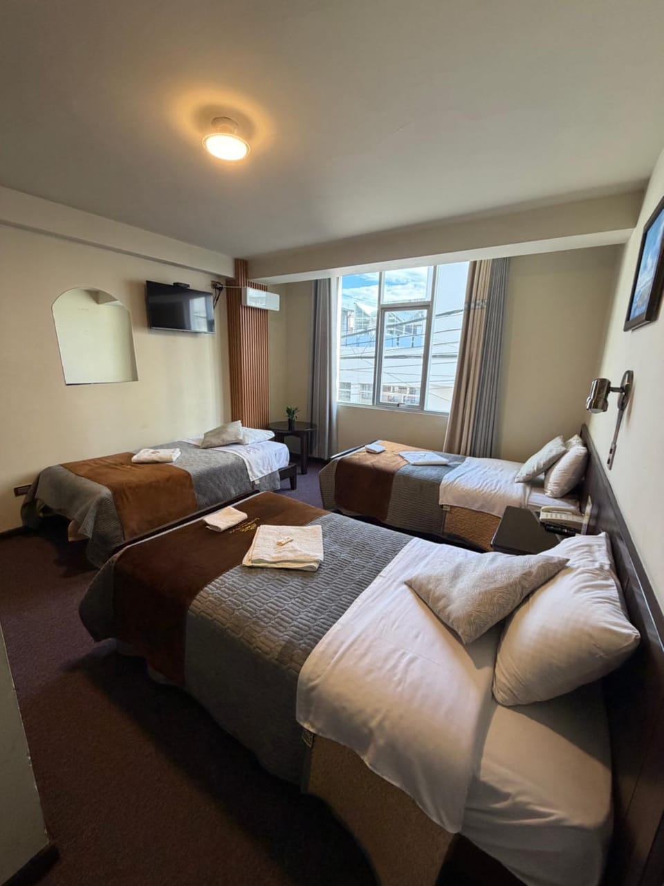 Bed, TV and multimedia, Bedroom