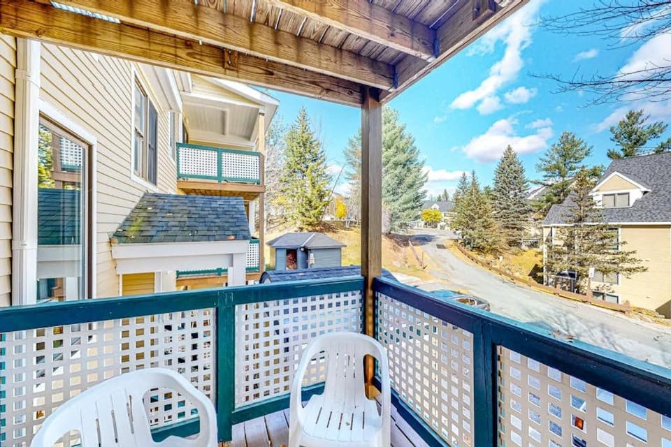 All Season Mountain Retreat Apartment in Mount Snow