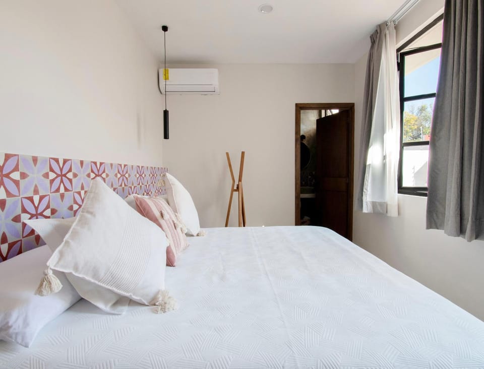 Bed, Photo of the whole room, Bedroom, towels, air conditioner