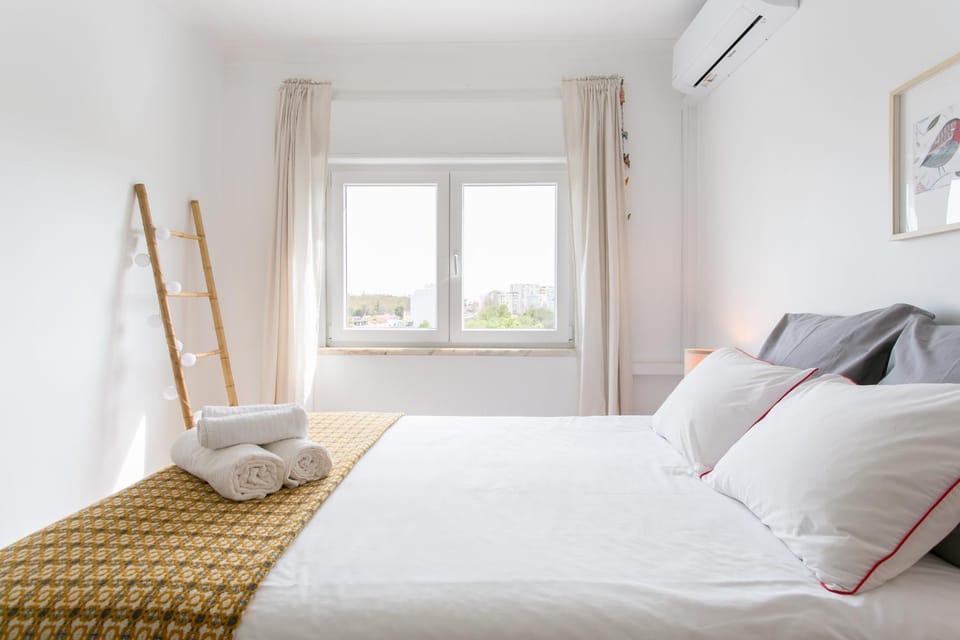 Bed, Bedroom, air conditioner