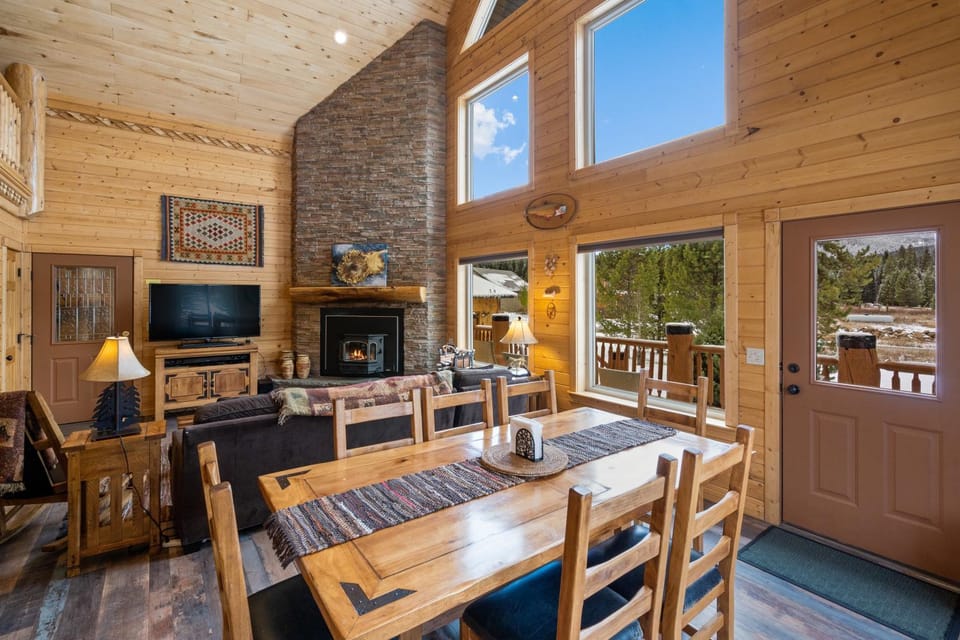 Living room, Dining area, Evening entertainment