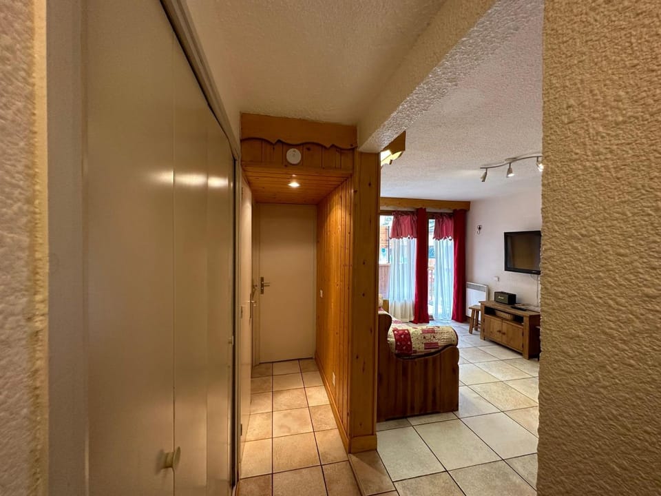 Appartement spacieux au cœur de Méribel, proche des pistes, pour 4, balcon - FR-1-688-40 Apartment in Les Allues