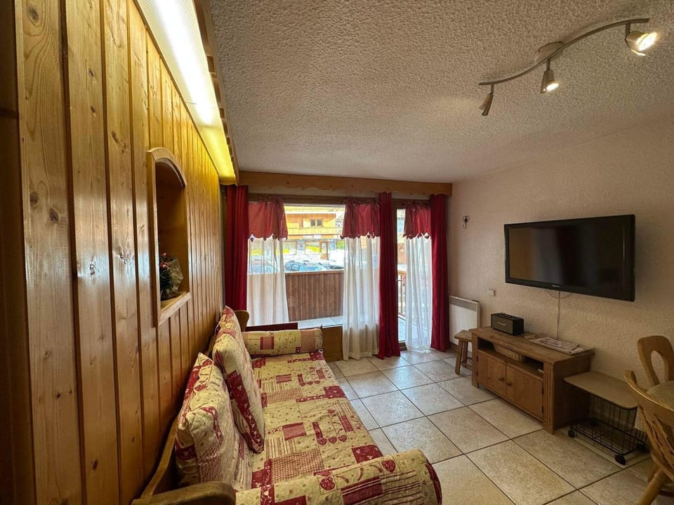 Appartement spacieux au cœur de Méribel, proche des pistes, pour 4, balcon - FR-1-688-40 Apartment in Les Allues