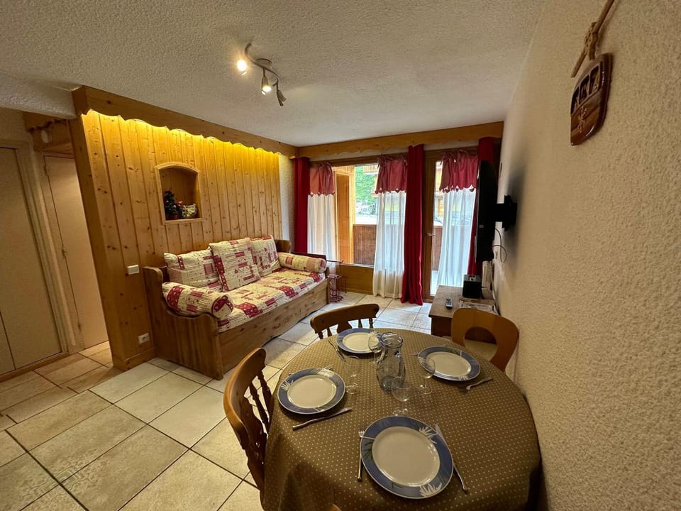 Appartement spacieux au cœur de Méribel, proche des pistes, pour 4, balcon - FR-1-688-40 Apartment in Les Allues