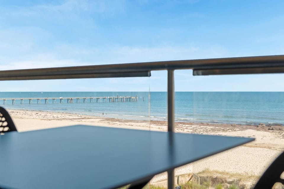 Belle Escapes - Sunset Views at the Bay Apartment in Adelaide