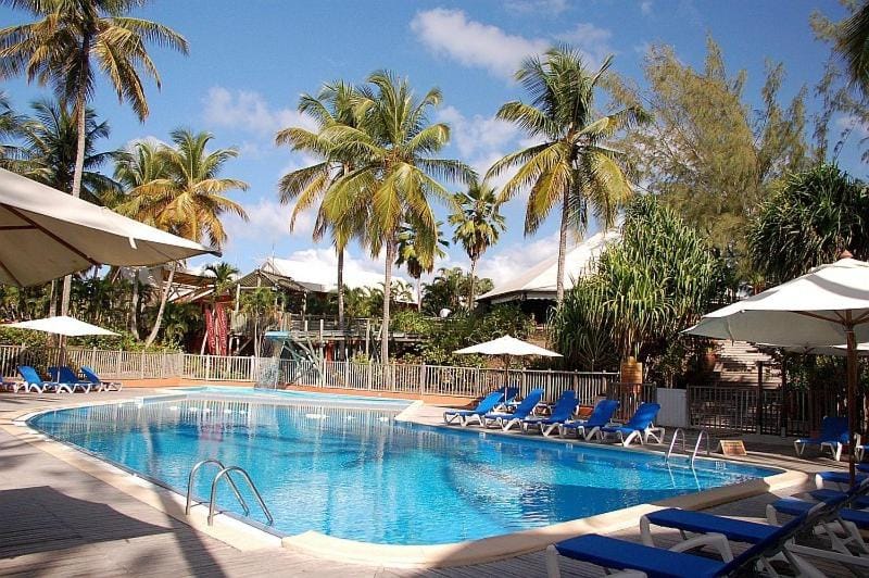 Swimming pool, sunbed
