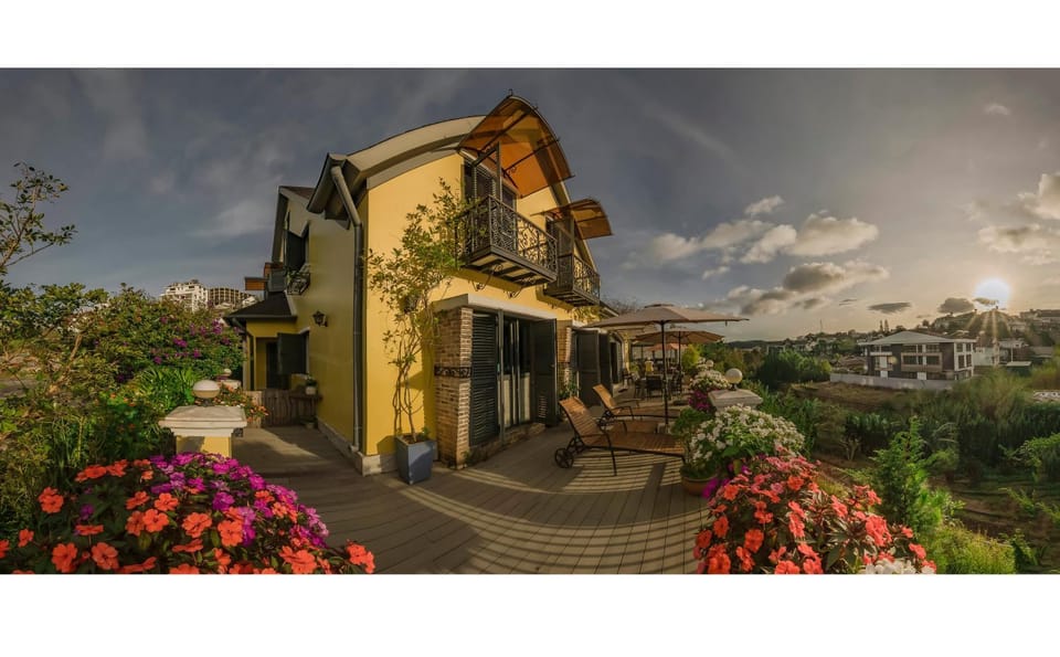 Property building, Spring, Day, Natural landscape, Garden view