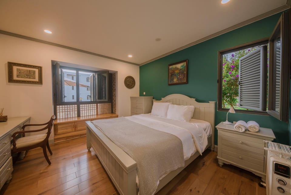 Bed, View (from property/room), Photo of the whole room, Bedroom