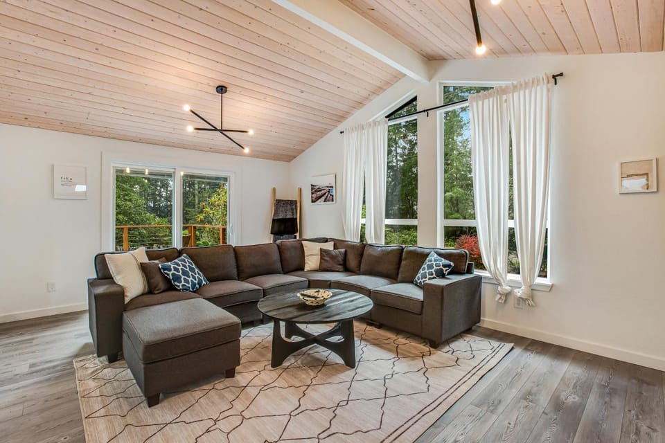 Fika Hus House in Anderson Island