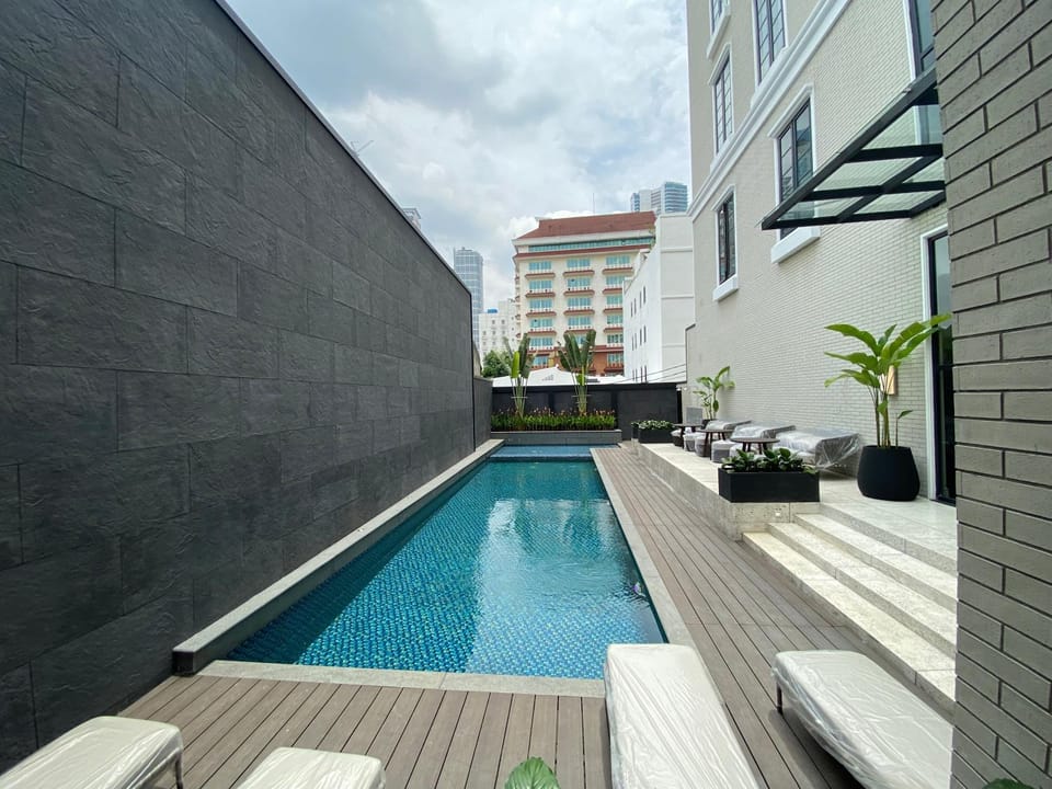 Swimming pool, Swimming pool
