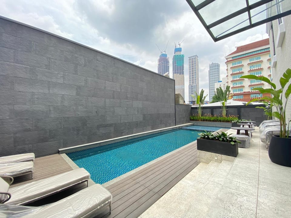 Swimming pool, Swimming pool