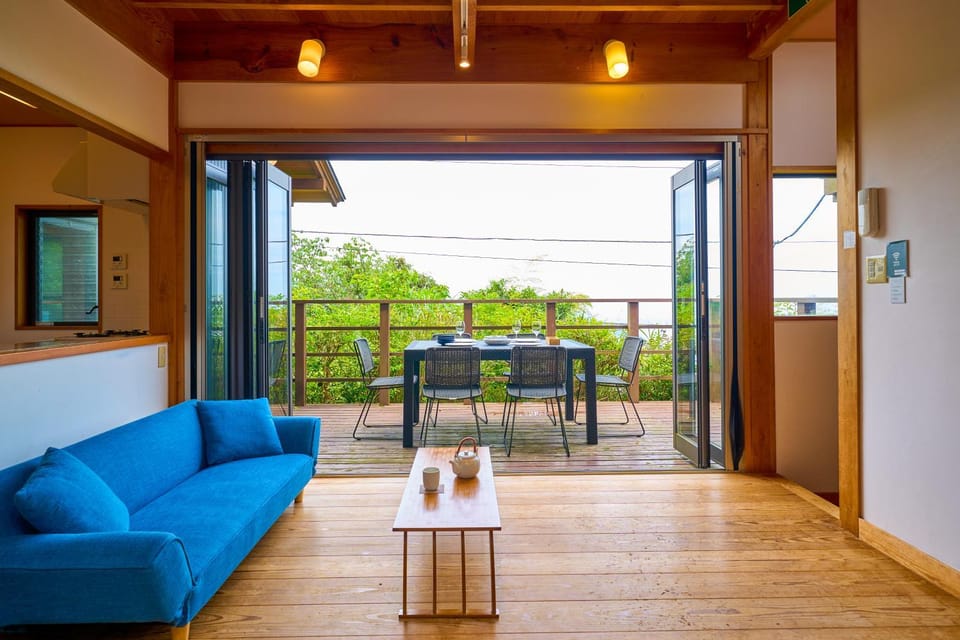 Day, Living room