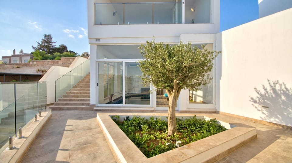Property building, Patio, Spring, Day, Garden, View (from property/room), Balcony/Terrace, Garden view