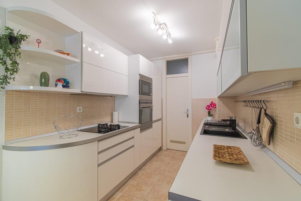 Kitchen or kitchenette, oven, stove