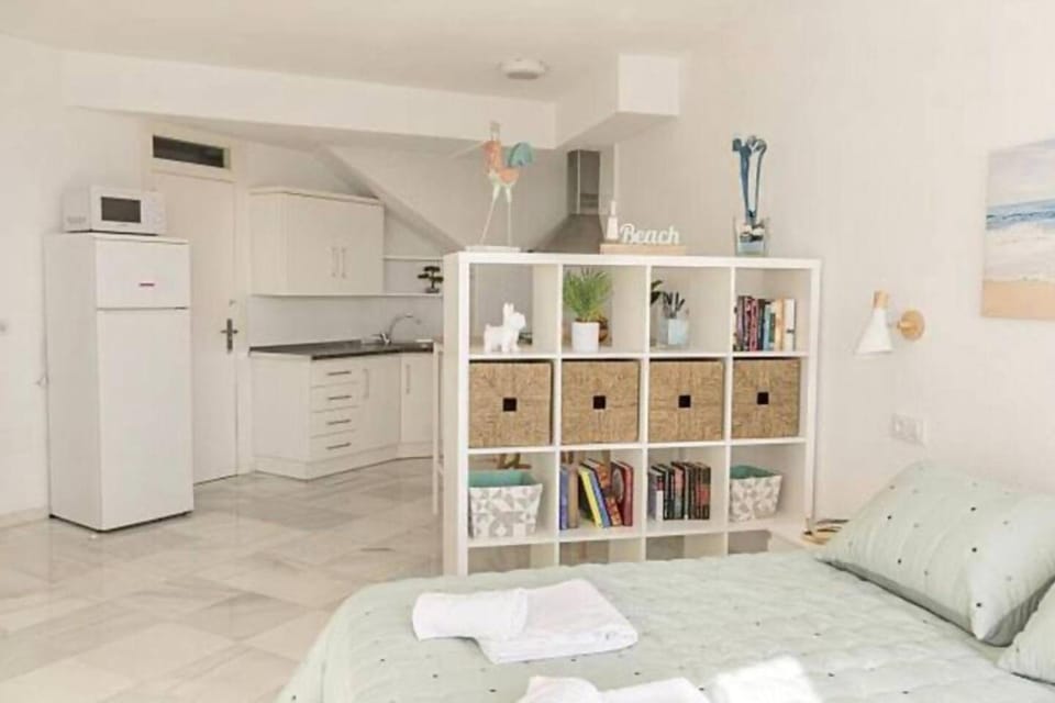 Bed, Kitchen or kitchenette