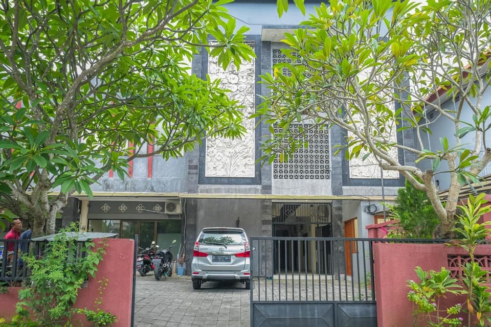 Facade/entrance