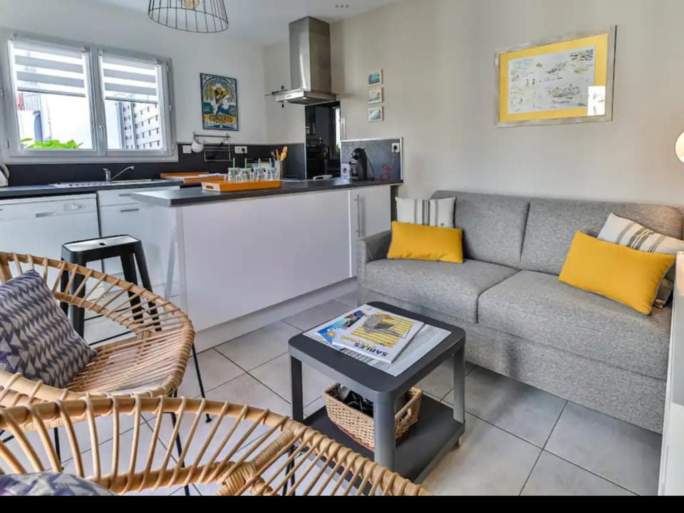 Living room, Seating area