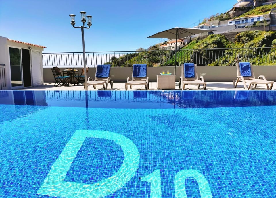 Pool view, Swimming pool, sunbed