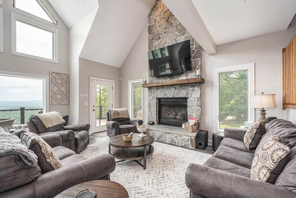 TV and multimedia, View (from property/room), Living room, Seating area, fireplace, furniture