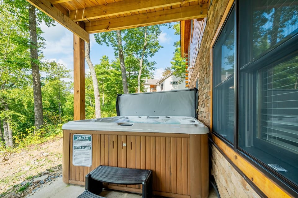 Natural landscape, Hot Tub, Balcony/Terrace, Garden view