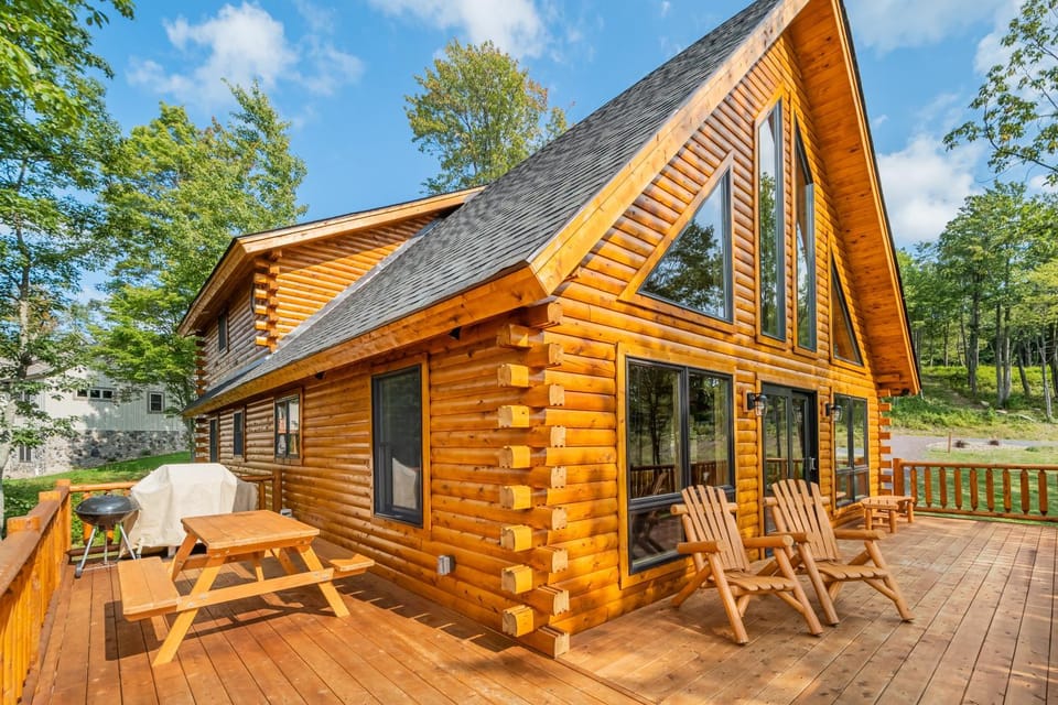 Property building, Patio, Natural landscape, BBQ facilities, Garden, Seating area, Garden view