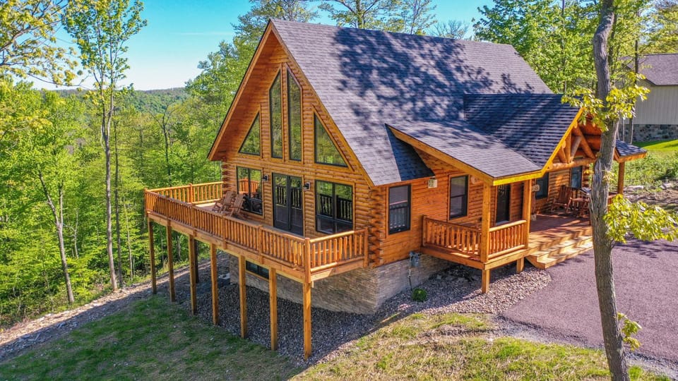 Property building, Patio, Facade/entrance, Neighbourhood, Natural landscape, Garden view, Mountain view, Parking